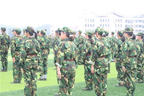 烈日“炼”新生 青春正当时|军训第二天纪实